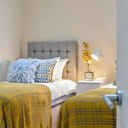 Lovely Family Flat With Excellent Transport Links Londra Esterno foto