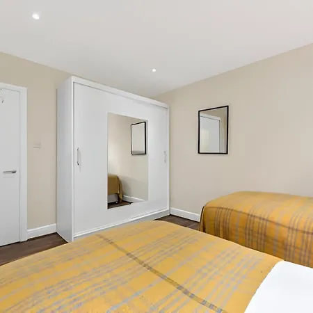 Lovely Family Flat With Excellent Transport Links Londra Esterno foto